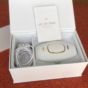 Kenzii IPL handset with cord and user guide.